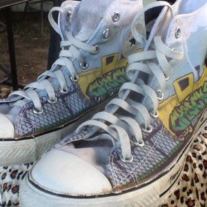 Classic Chuck Taylor Converse -TRAIN GRAFFITI VGC